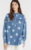 Colourful Rebel Sabrina blouse van denim met gerafelde zoom online kopen